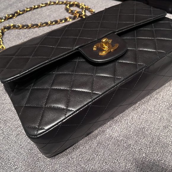 Authentic CHANEL Classic Flap Medium Lambskin Leather Black Gold Hardware - Picture 8 of 16